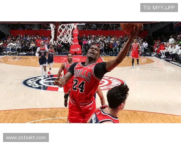 肯里奇精准妙传助攻卡鲁索灵巧空切轻松上篮得分